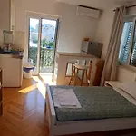 Za 2 Uz * Makarska